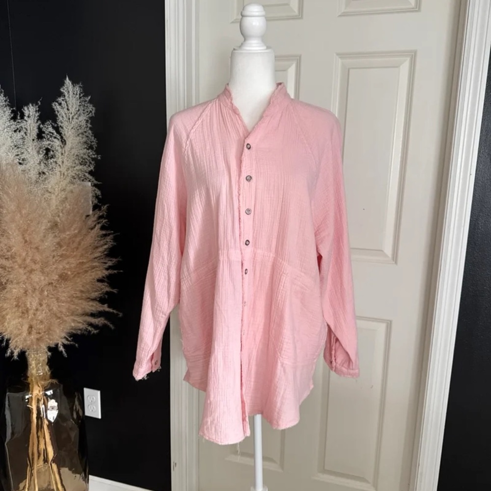 Free People We The Free Summer Daydream Buttondown in Pink size Medium - Picture 3 of 12
